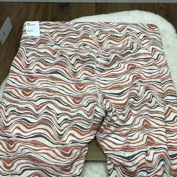 SOLD Nike NWT Yoga Luxe Fit & Flare Full Length Tight Fit Pants White Rust - Picture 9 of 10